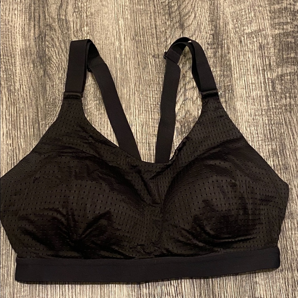 Victoria’s Secret 32DD black sports bra